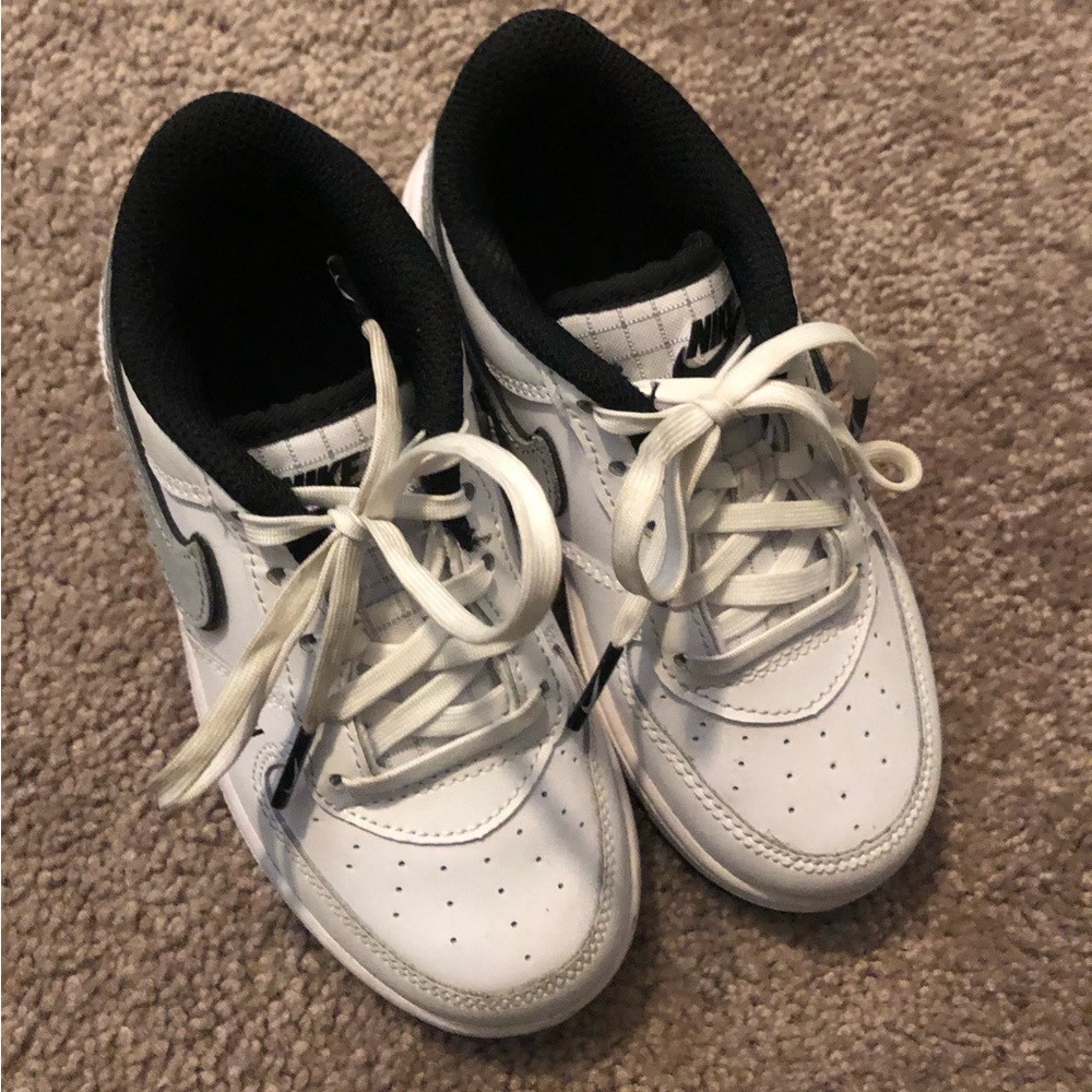 Nike SOLD - Picture 2 of 4